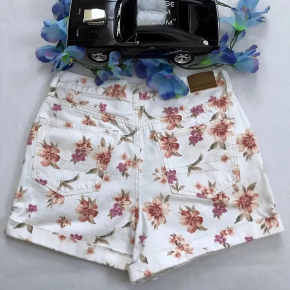 American Eagle NWOT Denim Floral Mom Shorts Women 2 - Picture 5 of 10